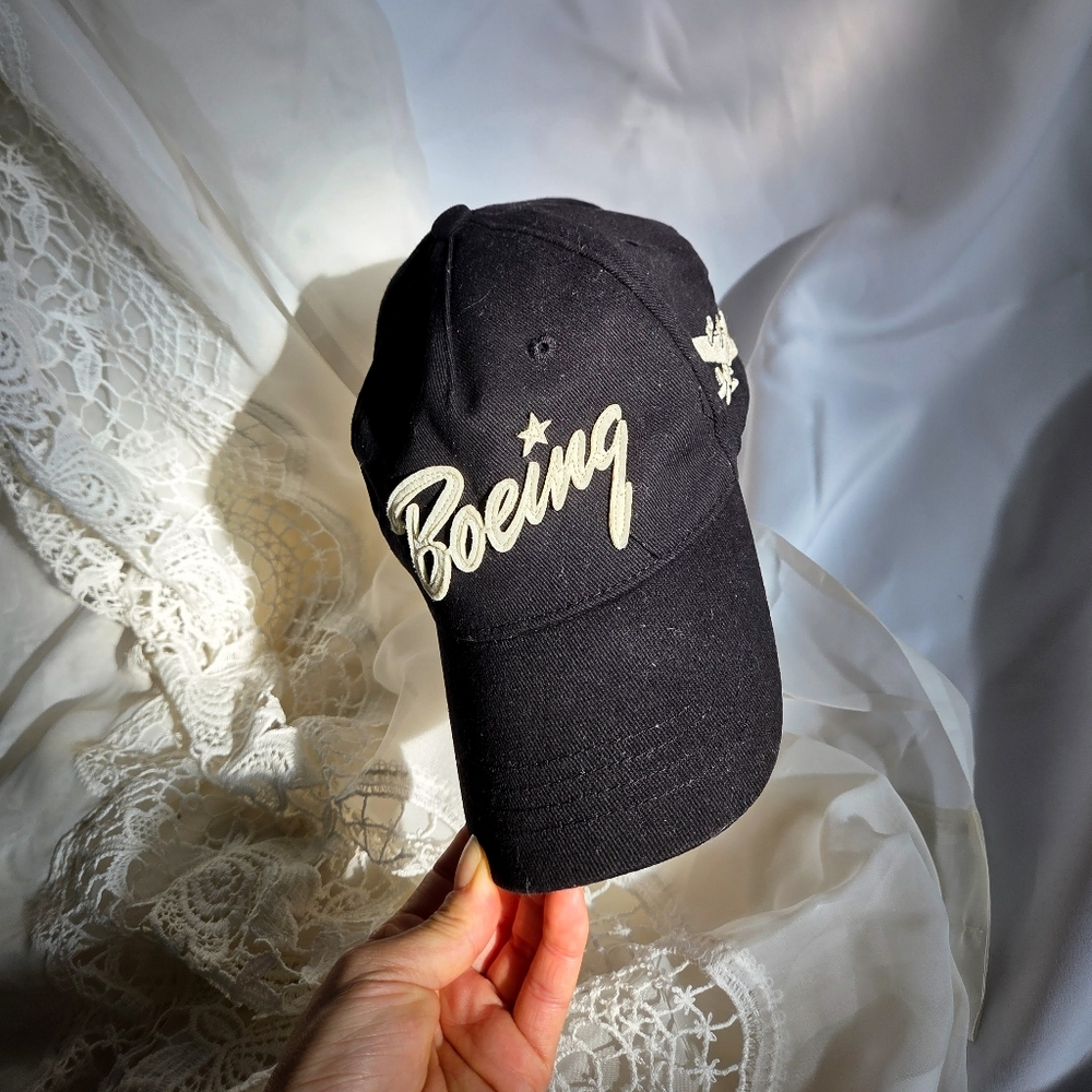 Red Canoe Boeing Black Cap